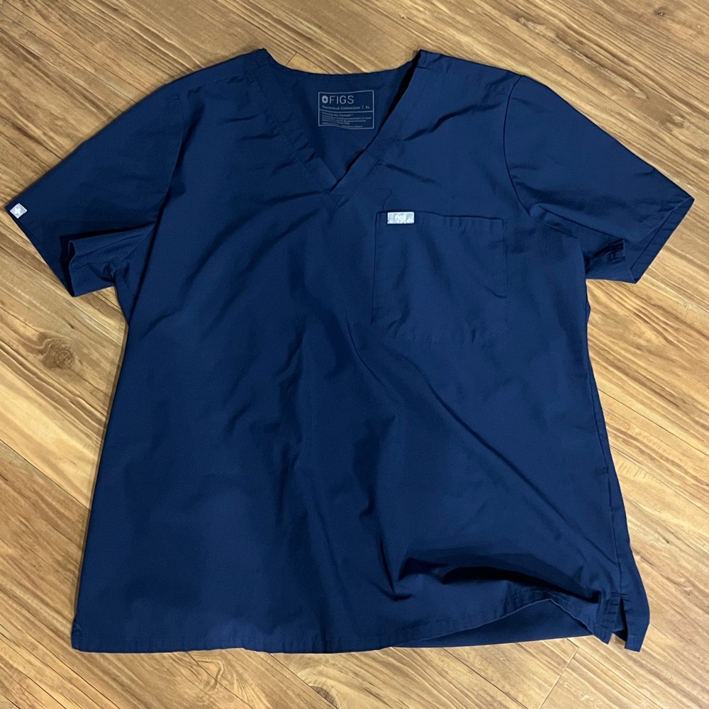 Figs scrub top